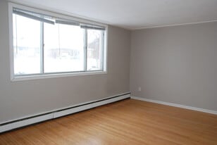 96 Dixon St in Kitchener, ON - Building Photo