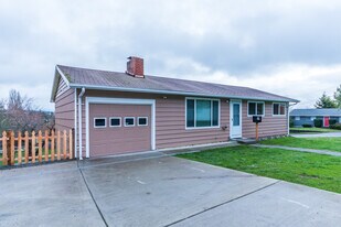 960 SW Erie St in Oak Harbor, WA - Building Photo