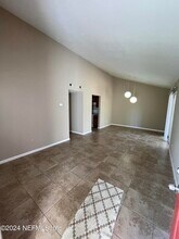 4751 San Jose Manor Dr W in Jacksonville, FL - Foto de edificio - Building Photo