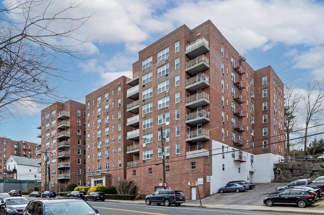 The Parkway Terrace in Yonkers, NY - Building Photo - Building Photo