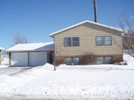 1038 Terrace Dr in Onalaska, WI - Building Photo