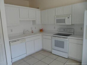 172 NW Broken Oak Trail in Jensen Beach, FL - Building Photo - Building Photo