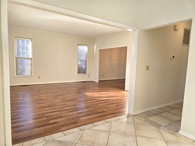 5104 Grist Mill Ct in Greensboro, NC - Building Photo - Building Photo