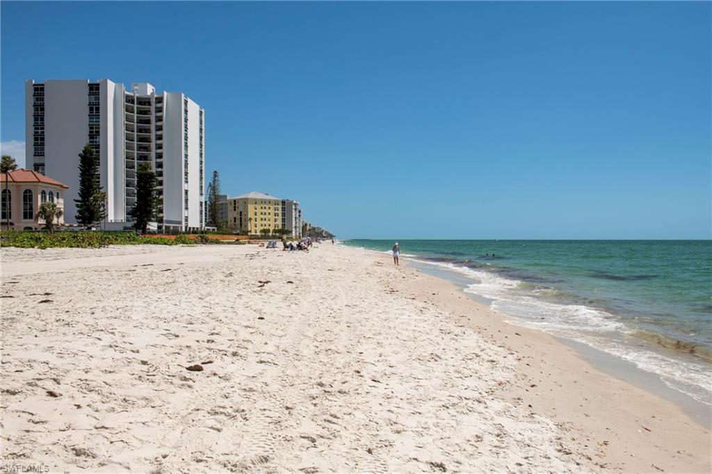 3951 Gulf Shore Blvd N-Unit -1005 in Naples, FL - Building Photo