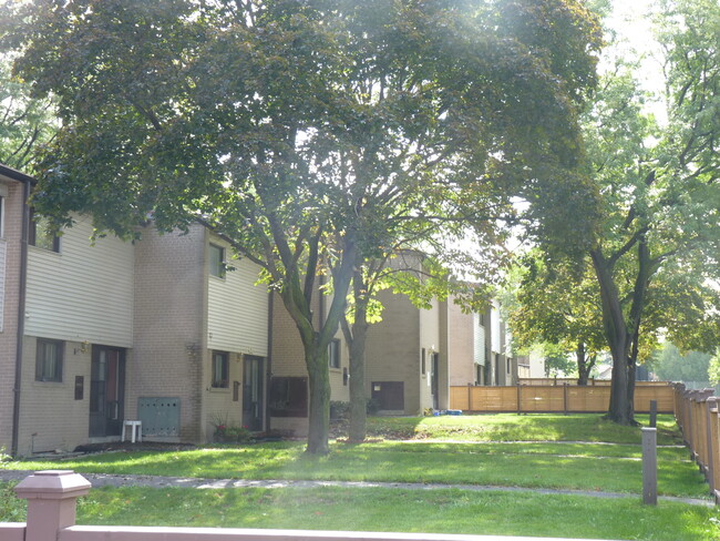 Golden Elms in Toronto, ON - Building Photo - Building Photo