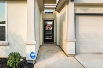 16622 Daylight Ln in Selma, TX - Building Photo - Building Photo