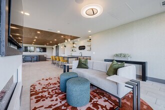 Del Via Apartments in Del Valle, TX - Building Photo - Building Photo