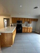 1380 Vernon Ave in Yuba City, CA - Foto de edificio - Building Photo