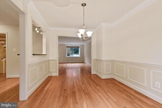 2057 Golf Course Dr in Reston, VA - Building Photo - Building Photo