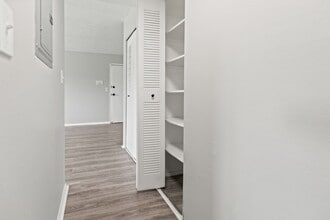 Westgrove Apartments in Taylor, MI - Foto de edificio - Building Photo