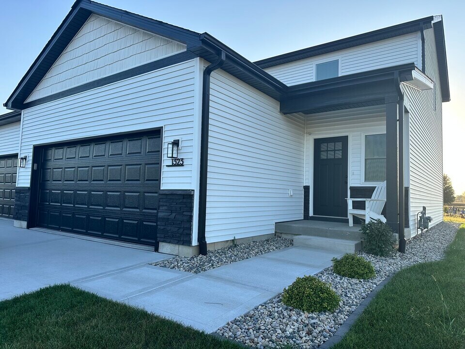 1323 Sioux Turn in Kankakee, IL - Building Photo