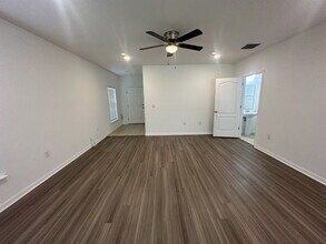 3848 Exeter Ln in Lakeland, FL - Foto de edificio - Building Photo