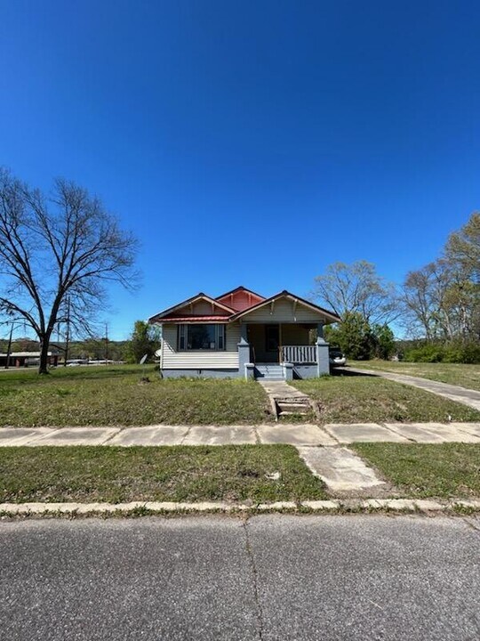 2111 Sansom Ave in Gadsden, AL - Building Photo