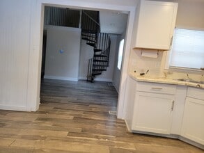 1026 Ash St in Louisville, KY - Foto de edificio - Building Photo