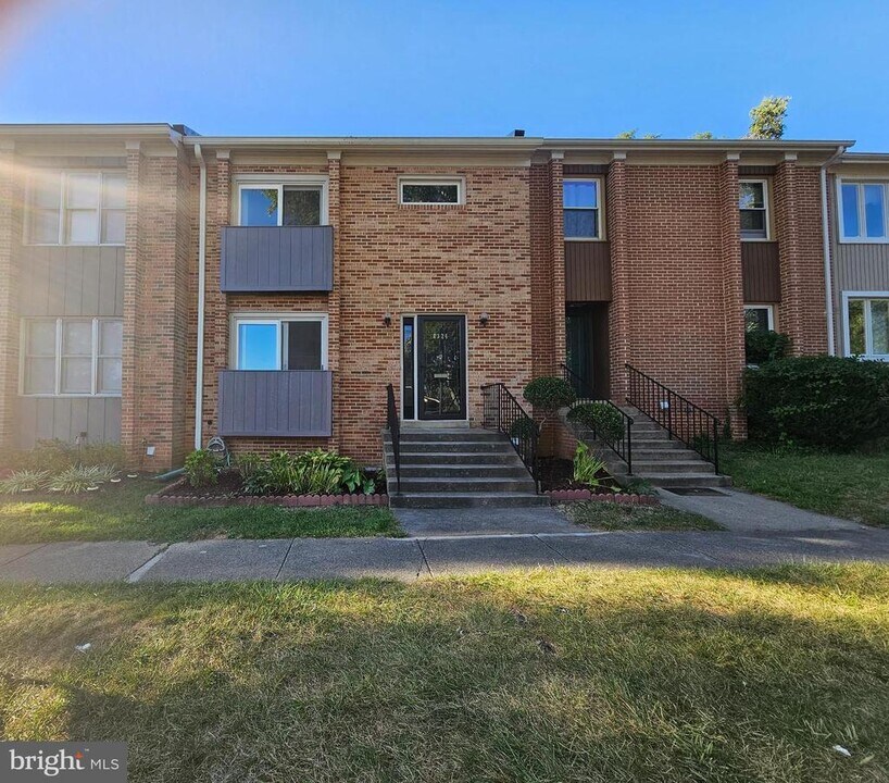 8324 Highcliffe Ct in Annandale, VA - Building Photo