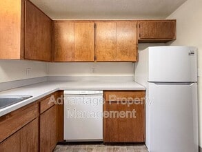 240 S Monmouth Ave in Monmouth, OR - Building Photo - Building Photo