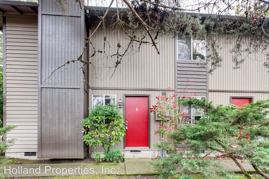 6320 SW Beaverton Hillsdale Hwy in Portland, OR - Building Photo