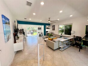 101 SW 58th Ave in Plantation, FL - Building Photo - Building Photo