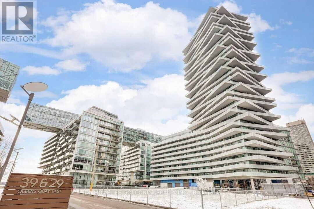 15 Queens Quay E in Toronto, ON - Building Photo