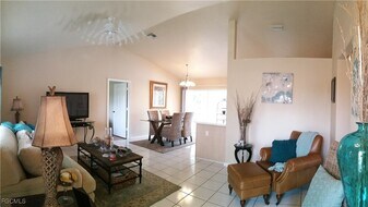 162 SE 18th Terrace in Cape Coral, FL - Building Photo