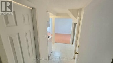 23 Bruce Beer Dr in Brampton, ON - Building Photo - Building Photo