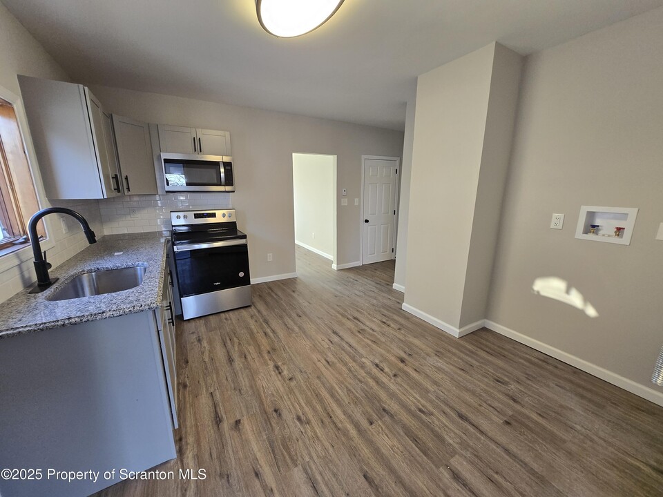 804 W Locust St in Scranton, PA - Building Photo