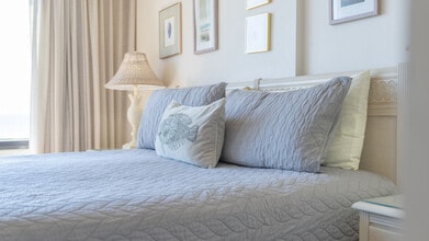 7205 Thomas Dr in Panama City Beach, FL - Building Photo - Building Photo