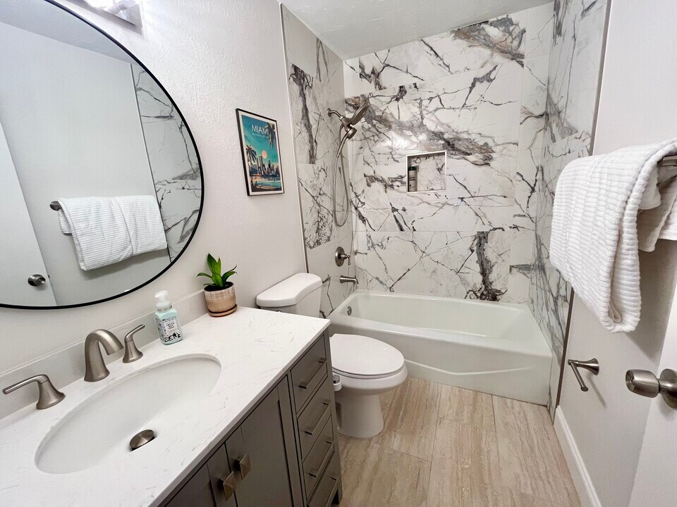 2840 W Rainbow Cir, Unit C3 in Sarasota, FL - Foto de edificio