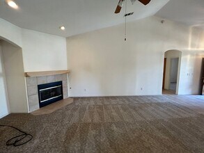 2737 W Oakridge Ave in Visalia, CA - Building Photo - Building Photo