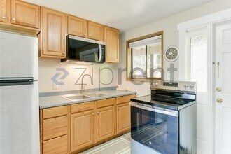 14325 19th Ave NE in Seattle, WA - Building Photo - Building Photo