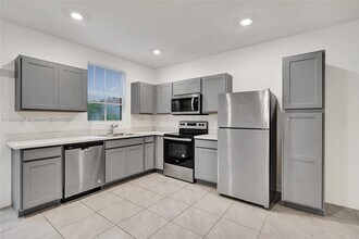 376 NW 8th Ct in Pompano Beach, FL - Building Photo - Building Photo