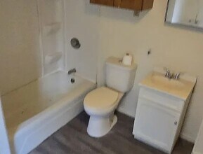 212 Jefferson St, Unit Upper in Chilton, WI - Building Photo - Building Photo