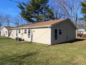 1603 Queens Way in Champaign, IL - Building Photo - Building Photo