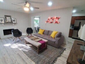 2501 Parker Ln in Austin, TX - Building Photo - Building Photo