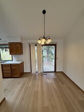 17565 NW Woodmere Ct in Beaverton, OR - Foto de edificio - Building Photo