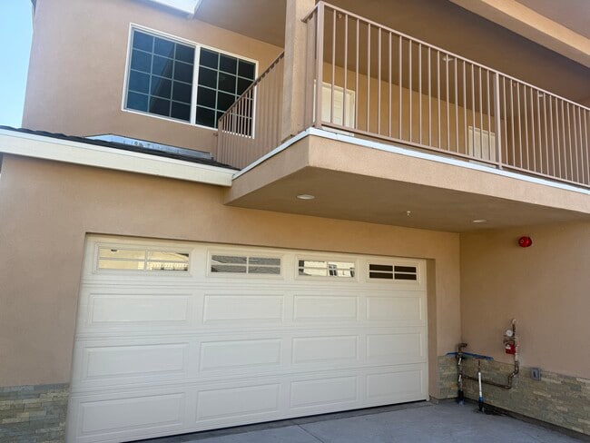 4827 Santa Ana St in Cudahy, CA - Foto de edificio - Building Photo