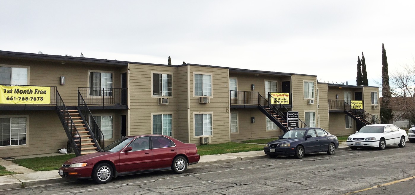 Center Street Apartments in Taft, CA - Building Photo