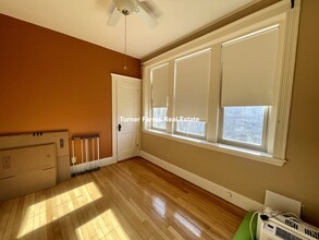 16 Alton Pl, Unit 2 in Brookline, MA - Building Photo - Building Photo