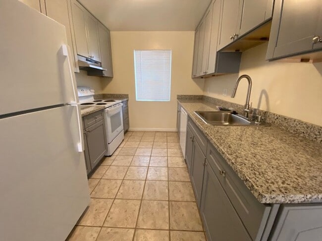 4421 Palmacia Dr in Bakersfield, CA - Foto de edificio - Building Photo