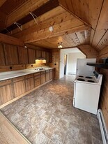 109 Pleasant St in Dover Foxcroft, ME - Building Photo