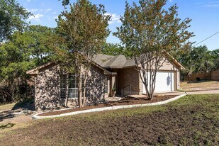 7704 Plateau Cove in Lago Vista, TX - Building Photo