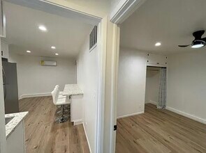 22331 Vanowen St in Canoga Park, CA - Building Photo - Building Photo