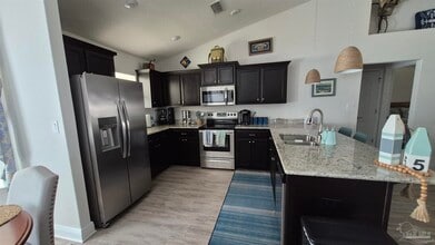 2102 Fairchild St in Pensacola, FL - Building Photo - Building Photo