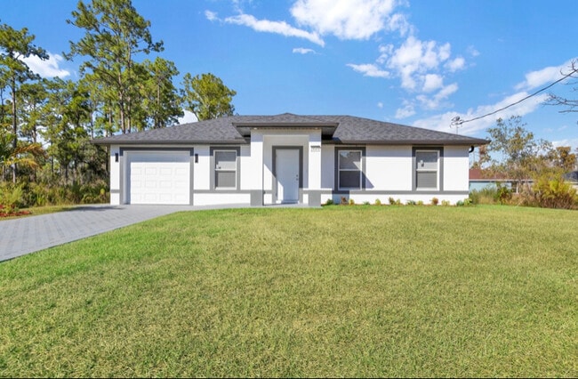 1949 Quintero Ln in Lehigh Acres, FL - Building Photo - Building Photo