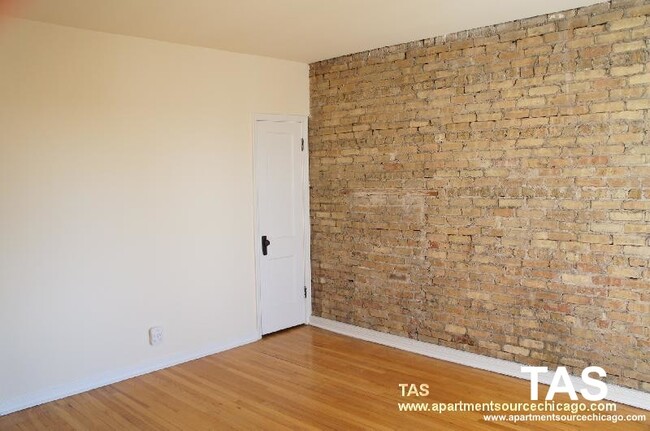 3000 N Whipple St in Chicago, IL - Building Photo - Building Photo