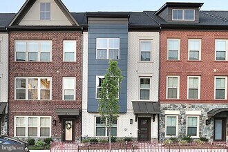 14913 Swat St in Potomac, MD - Building Photo - Building Photo