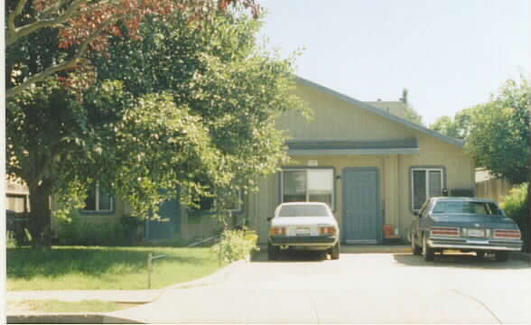 232 Hilborn St in Lodi, CA - Building Photo