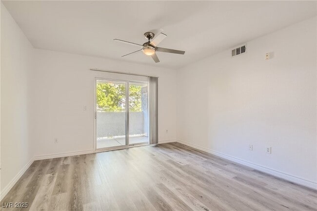 7255 W Sunset Rd, Unit 2021 in Las Vegas, NV - Building Photo - Building Photo