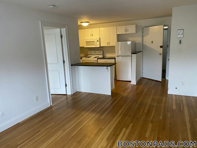 134 Summer St, Unit 17 in Malden, MA - Building Photo - Building Photo