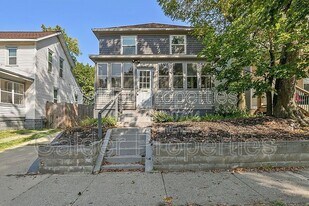 1021 Sherman St SE in Grand Rapids, MI - Building Photo